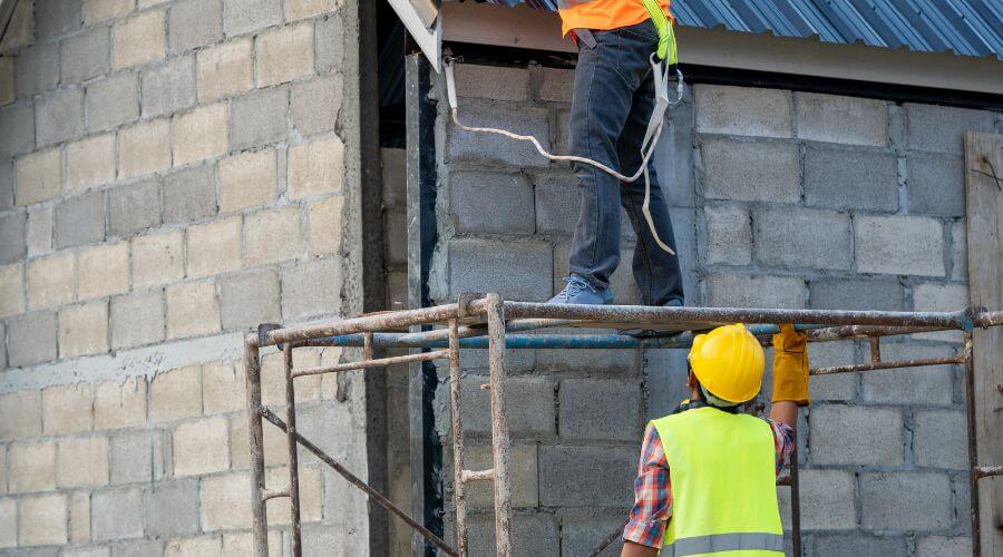 Professional gutter cleaning in White Swan, WA